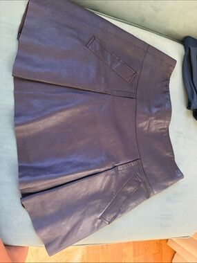 Vince leather pleated  skirt size 0